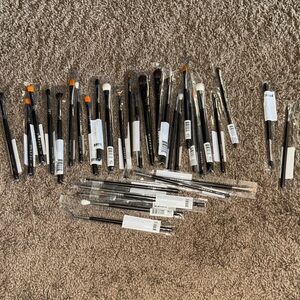 Morphe brush bundle of 34 all bnib. See pics.